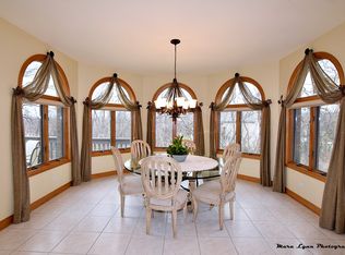 1568 Far Hills Dr, Bartlett, IL