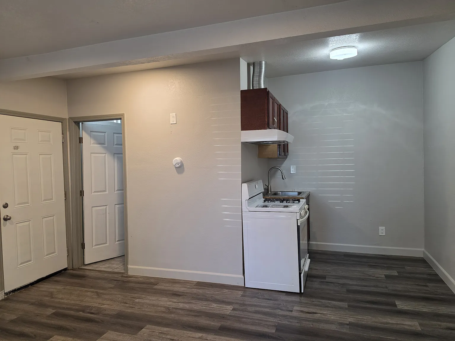 Studio, 240 sqft, $900 — Photo 2