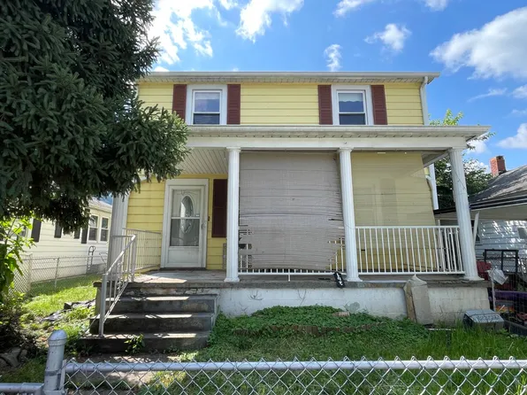 96 A St, Montgomery, WV 25136