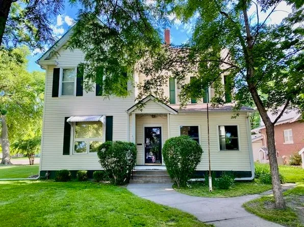 421 W 26th St, Kearney, NE 68845