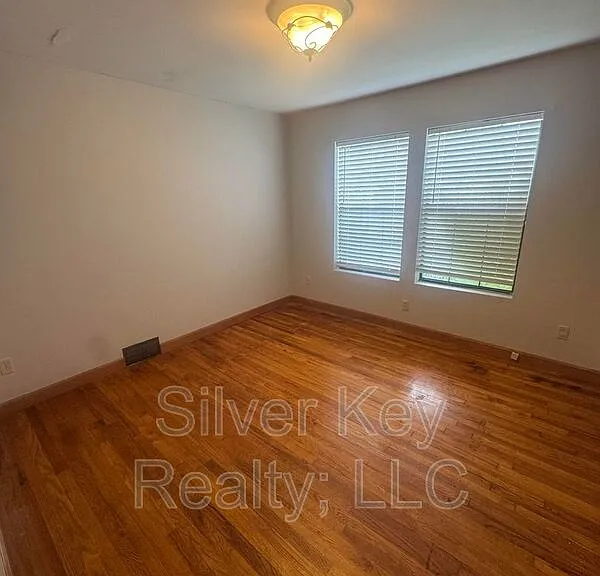 900 S Jackson St — Photo 19