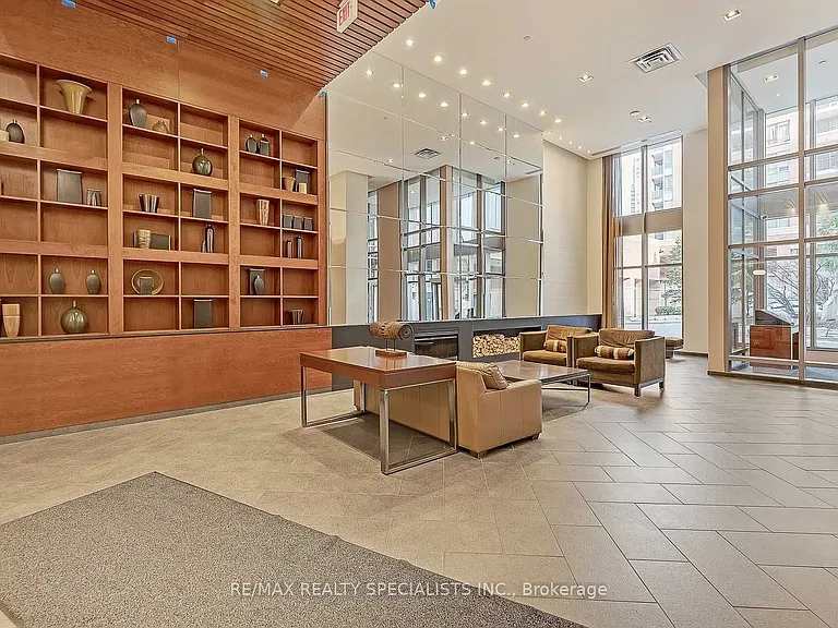 330 Princess Royal Dr #320 — Photo 22