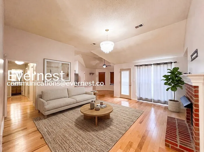 11648 Leewood Dr — Photo 2
