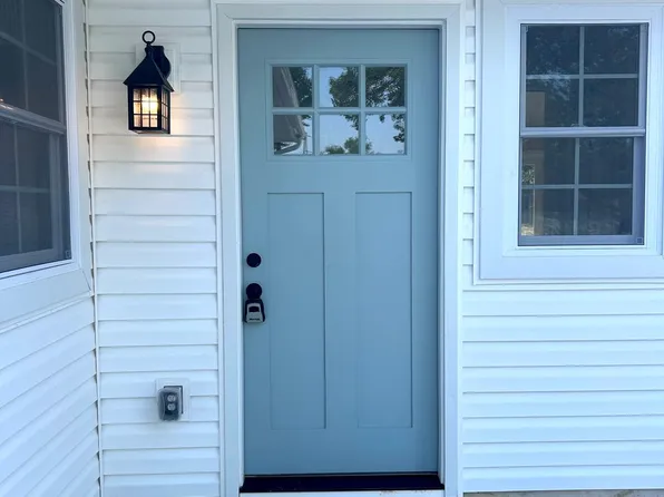 156 Blue Ridge Dr, Levittown, PA 19057