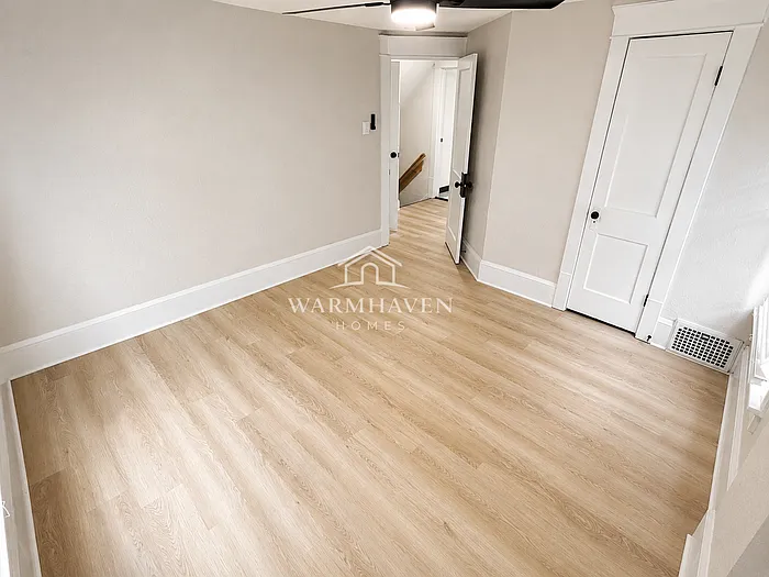 317 Para Ave — Photo 12