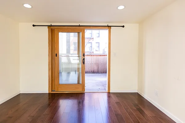 Rented by Smart City Real Estate LLC | media 11