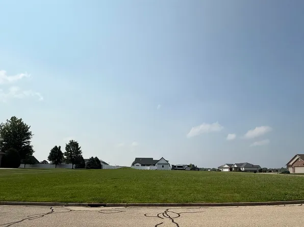 305 Apache Way, Groveland, IL 61535