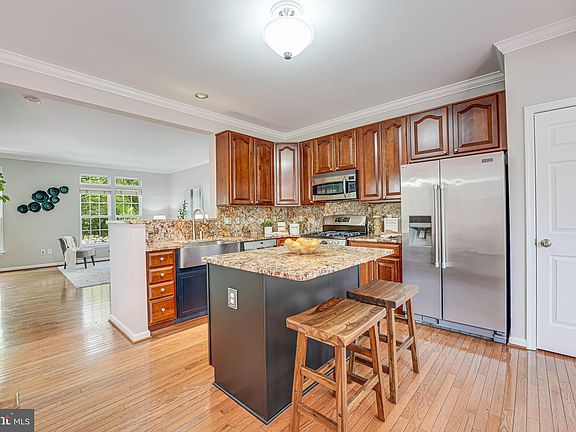 2nd image of 5076 Grimm Dr