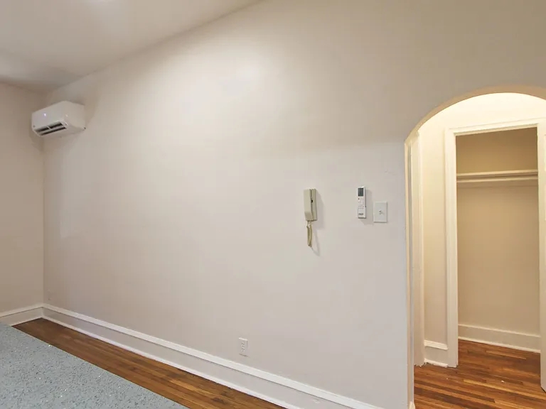 326 W Chelten Ave — Photo 21