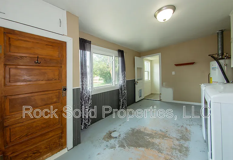 210 Seymour Ave — Photo 18
