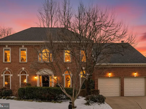 518 Brentwood Ct NW, Vienna, VA 22180