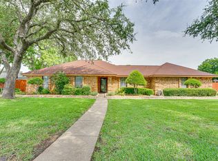 101 Carriage Dr, Waxahachie, TX 75165
