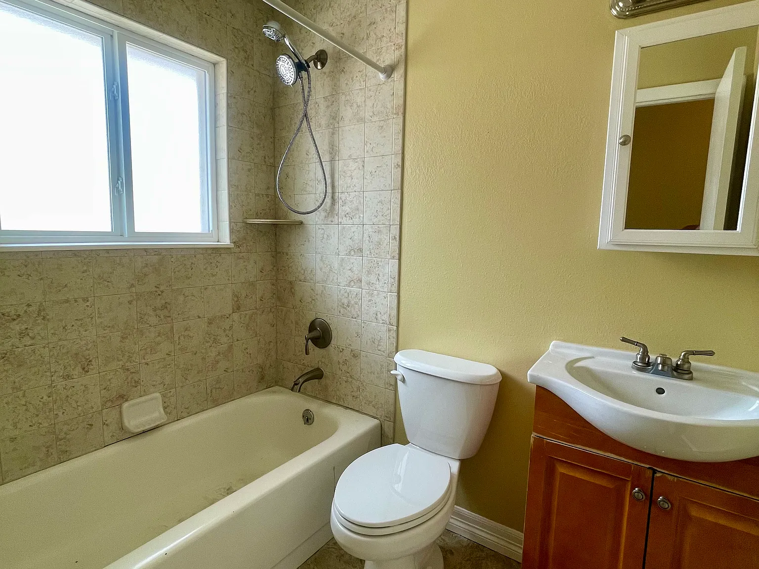 2 bed, 950 sqft, $1,450 — Photo 2