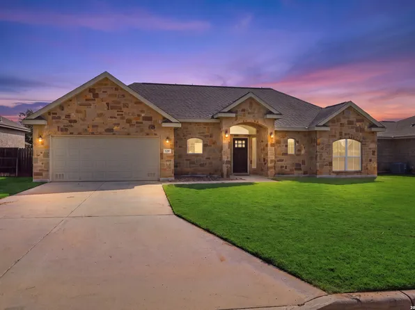 129 N 1ST ST, Floresville, TX 78114
