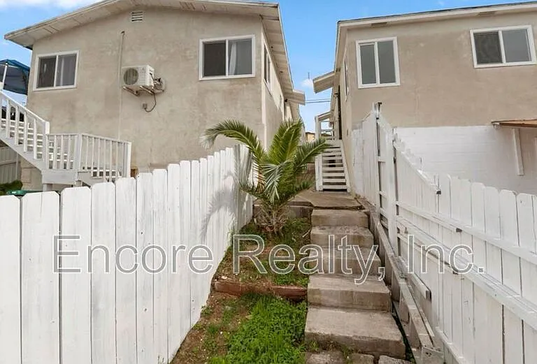 2776 Vista Way — Photo 1