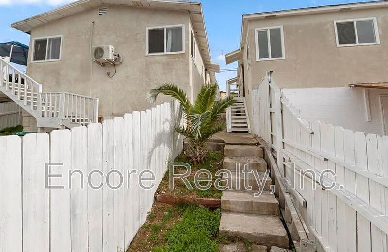 1st image of 2776 Vista Way