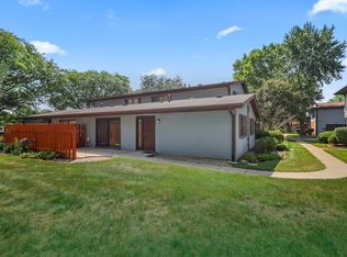 1590 Avati Ln APT B, Aurora, IL 60505