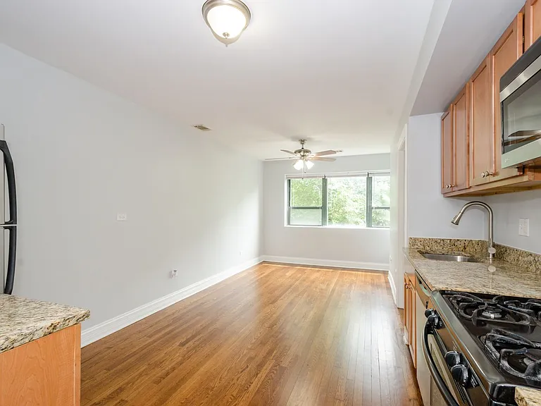 7616 N Marshfield Ave — Photo 3