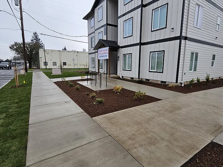 650 1st Ave SE — Photo 2
