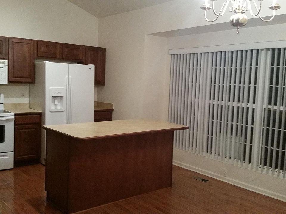 2nd image of 959 Sandalwood Dr