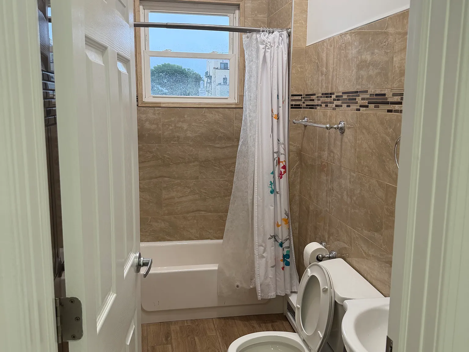 2 bed, $2,000 — Photo 3