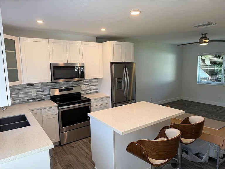 1077 NE 34th St #3 — Photo 10