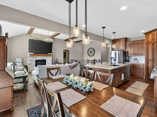 19013 Deer Run St, Spring Hill, KS 66083