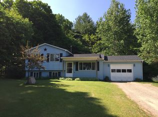 10102 Pickerel Lake Rd, Petoskey, MI 49770