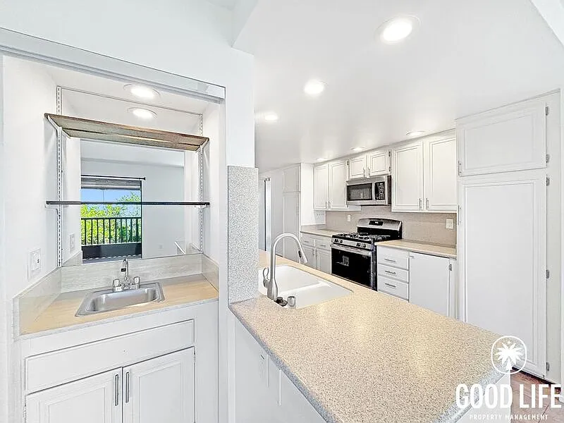 2 bed, 2.5 bath, 1446 sqft, $5,150 — Photo 4