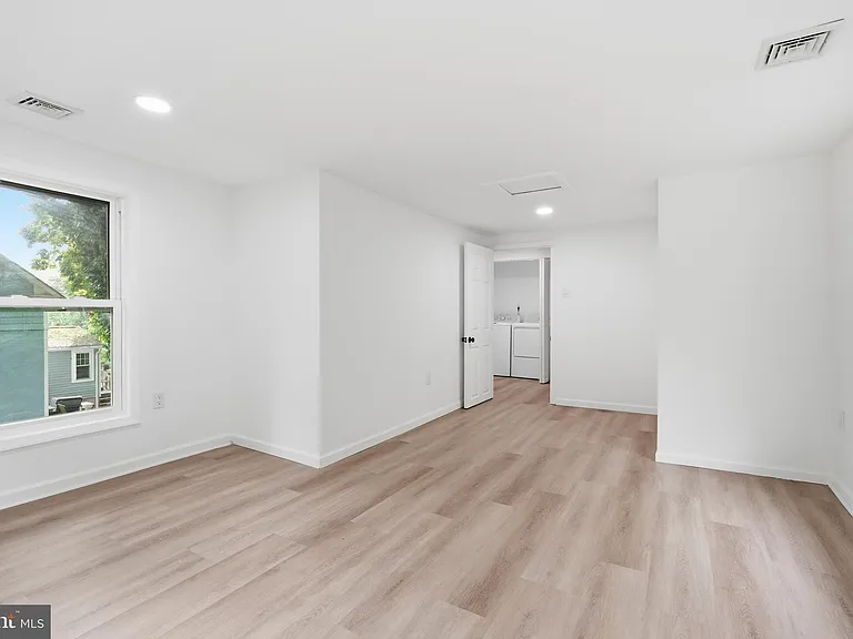 227 W Ferry Rd — Photo 37