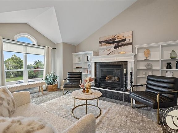 2nd image of 2115 Saint Andrews Dr
