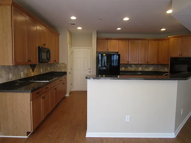 406 Howell Xing — Photo 6
