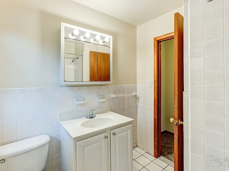 Nassau Arms Apartments — Photo 45