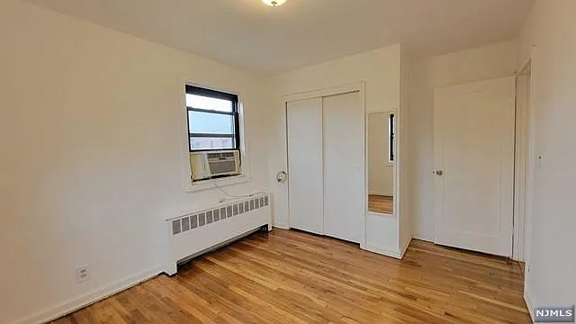 2333 Hudson Ter #E3 — Photo 8