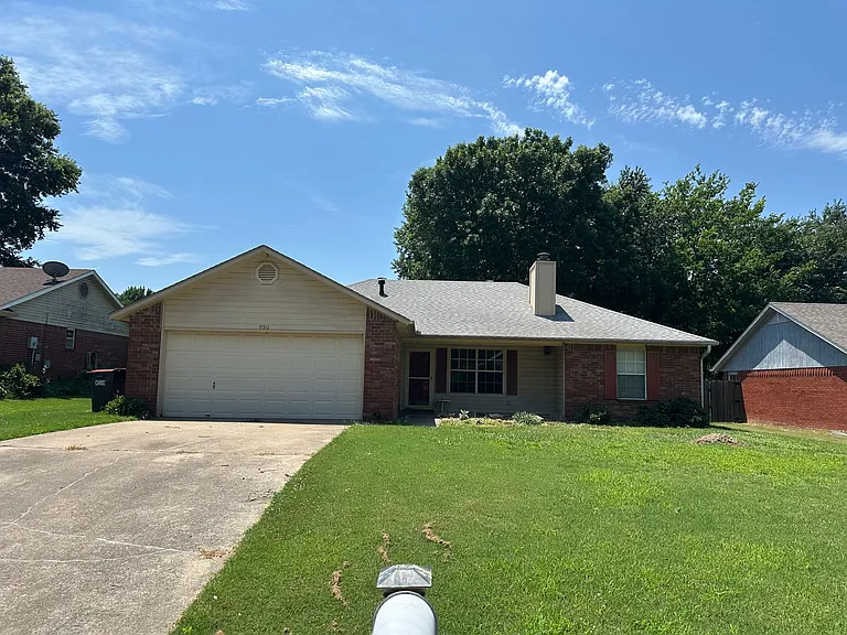 950 Penny Ln — Photo 1