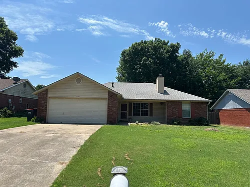 950 Penny Ln Photo 1