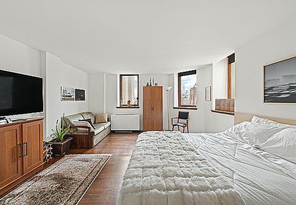 5th image of 305 2nd Ave APT 512