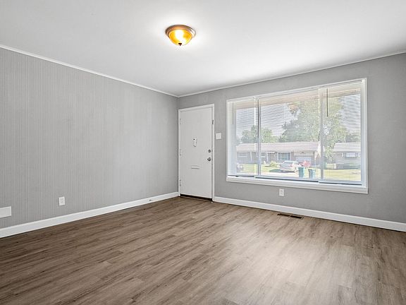3rd image of 904 Marias Dr