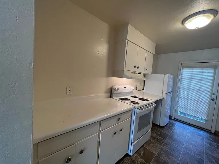 771 W 7th Ave — Photo 3