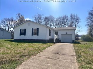 264 Hawthorne Ln, Point Pleasant, WV 25550