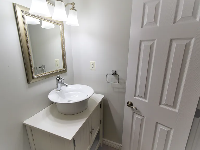 19 A College Cres #BASEMENT — Photo 12
