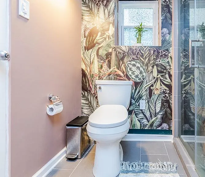1037 W Dickens Ave — Photo 8