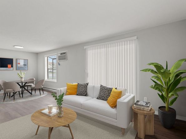 2705 N Pines Rd APT 19