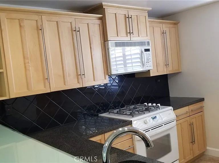 4279 W Sarah St — Photo 8