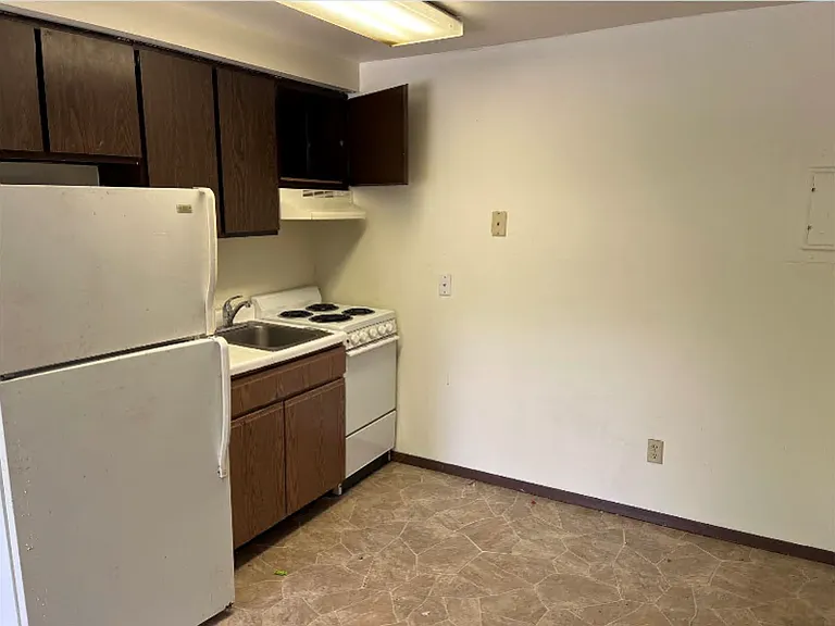 714 N Oak St #7 — Photo 2