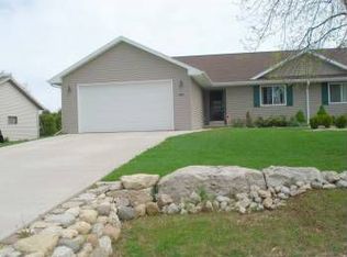5842 Crestview Dr, Butte Des Morts, WI 54927