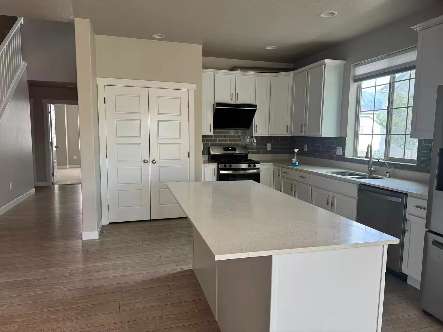 4 bed, 2.5 bath, 3970 sqft, $2,650 — Photo 4
