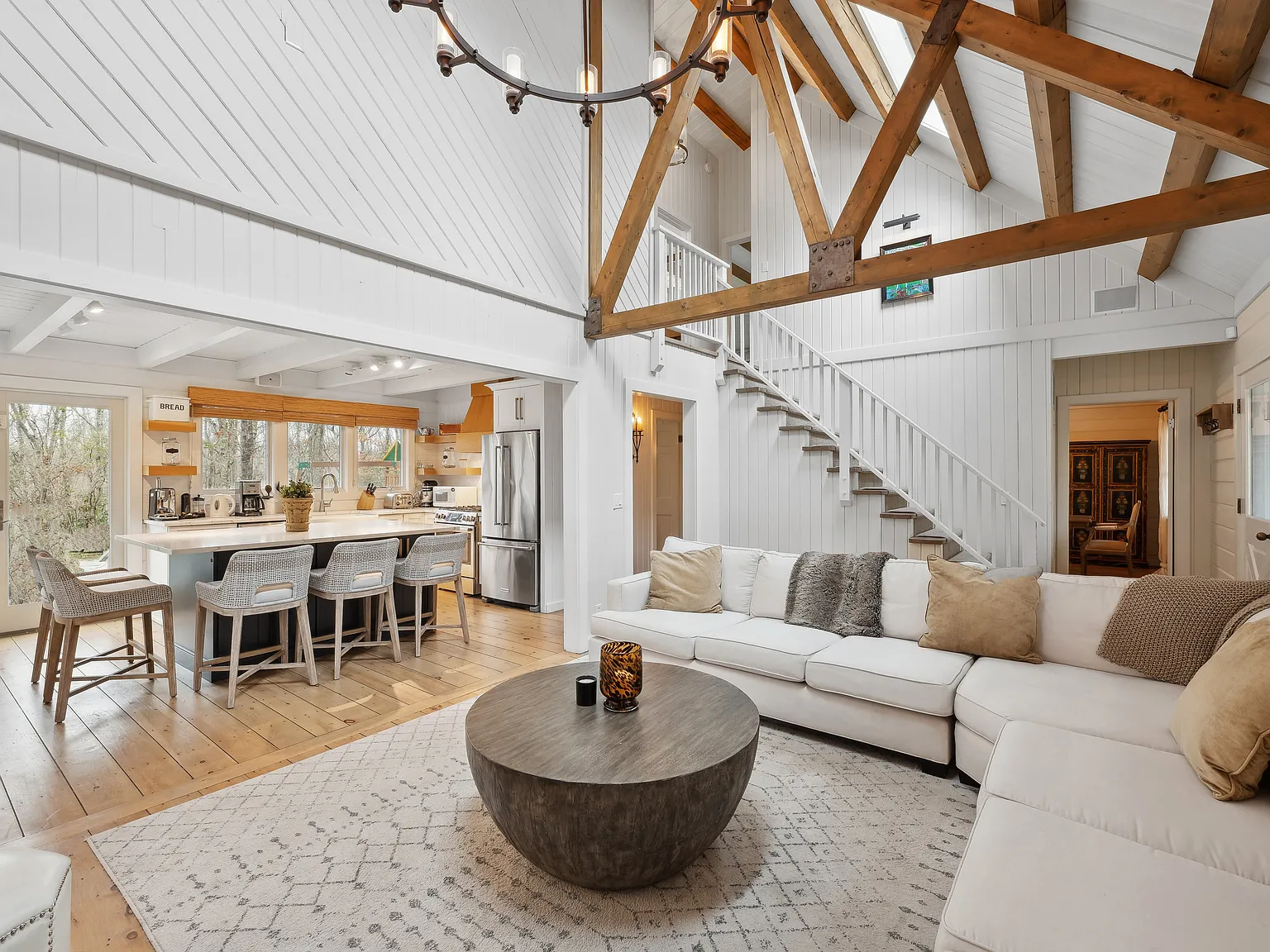 Hamptons Hideaway With Pool On 2+ Acres — Photo 4