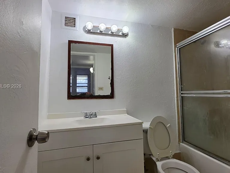 4550 NW 9th St #308E — Photo 12