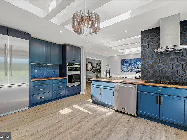 10533 Stevenson Rd — Photo 8